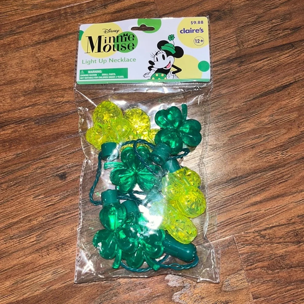 NEW Claire’s Disney Minnie Mouse Light Up Necklace